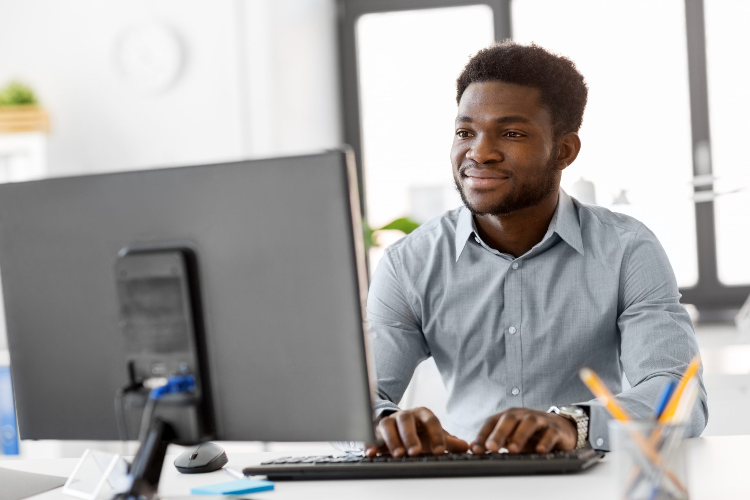 Live Chat Customer Service: The Pros, the Cons, and Whether You Should Use It