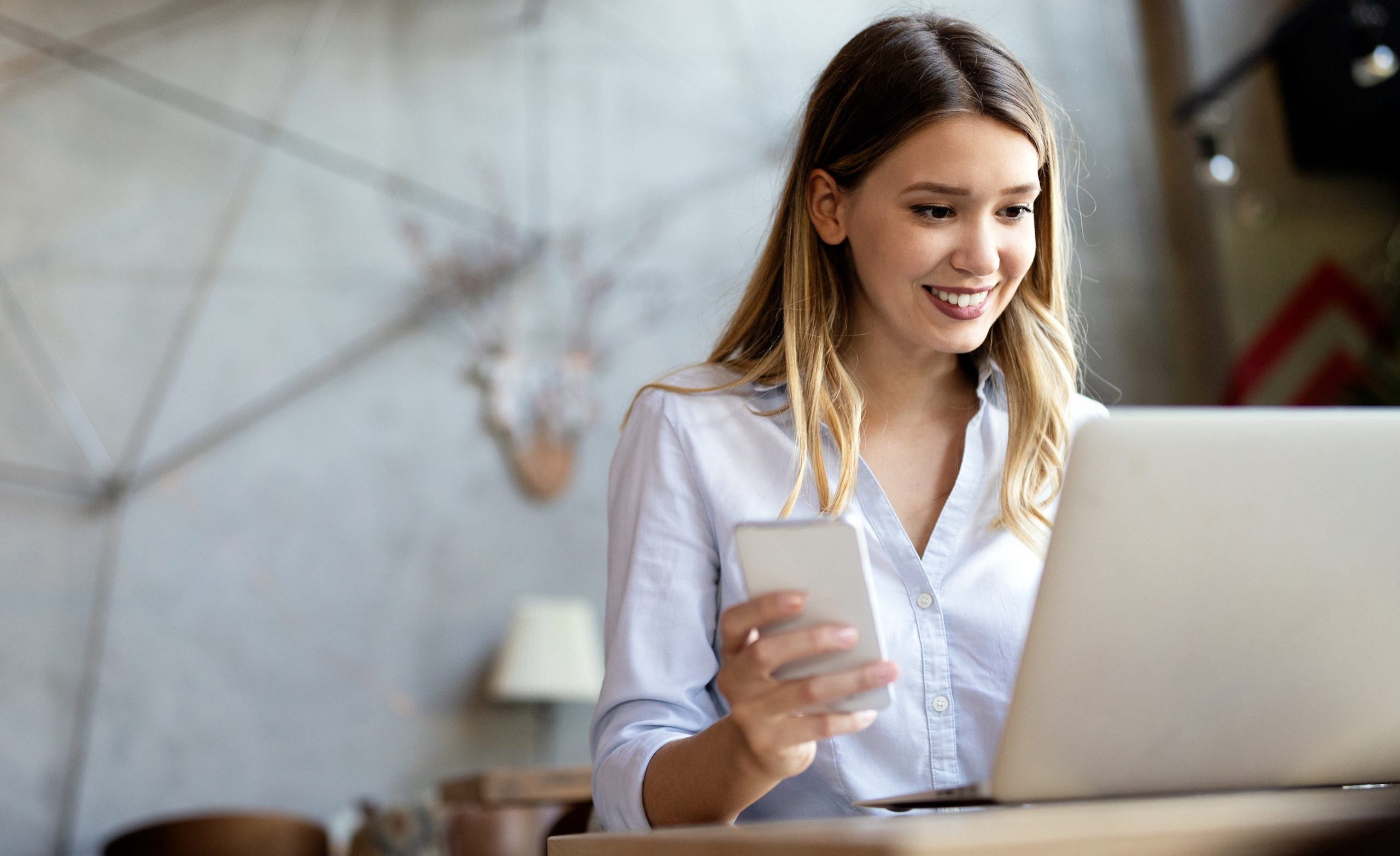 What is a Receptionist? Choosing the Best Fit for Your Business